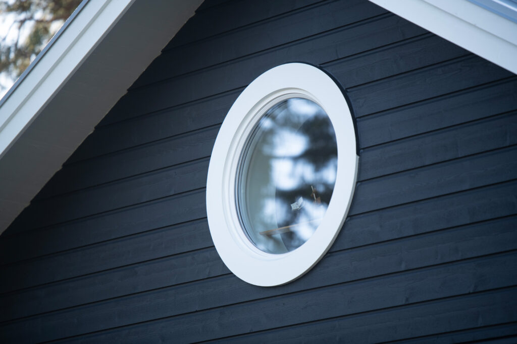 gavel på fritidshus i Boviken